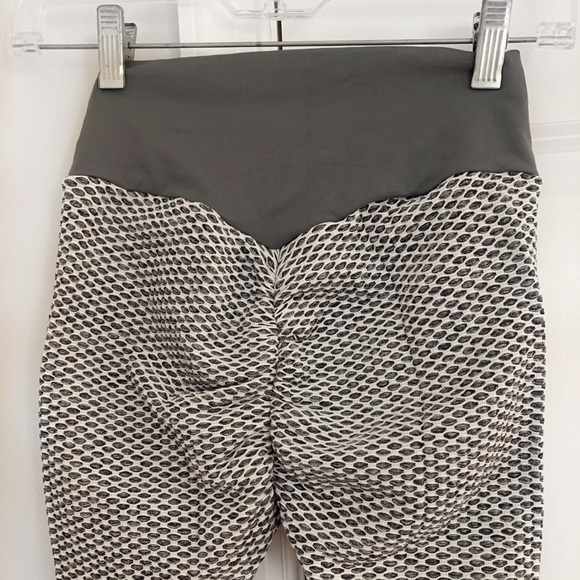 Women’s athletic leggings - Picture 2 of 4